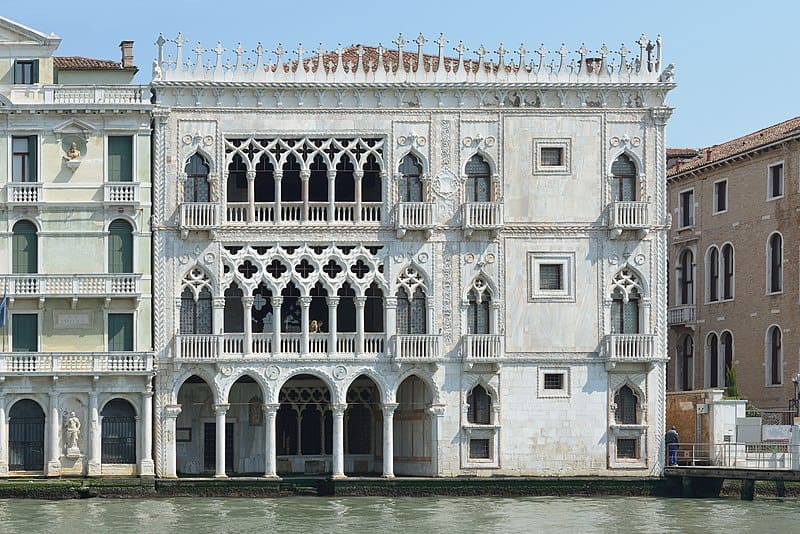 https://commons.wikimedia.org/wiki/File:Ca_d_Oro_Venezia_facciata_Canal_Grande.jpg