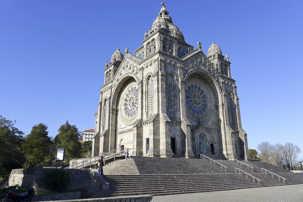https://commons.wikimedia.org/wiki/File:Portugal-Viana_do_Castelo-Igreja_de_Santa_Luzia-P1160797_%2825264758713%29.jpg