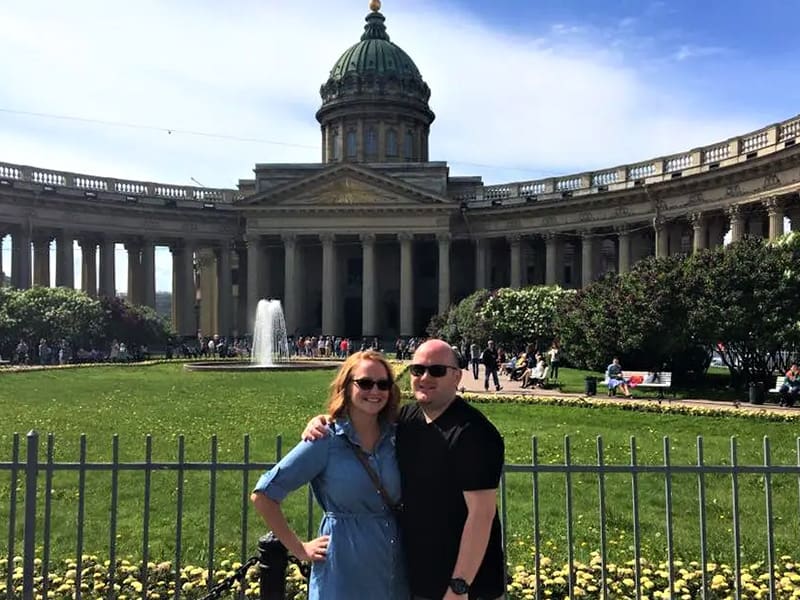 St-Petersburg-Russia-couple-800x600